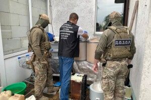 Викрили злочинну групу, яка займалась реалізацією амфетаміну в Україні та за кордоном (Фото, відео)