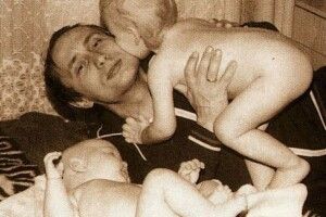Чудовисько, яке вбиває наших дітей: знімки путіна з його власними доньками, які ви ніколи не бачили (Фото)