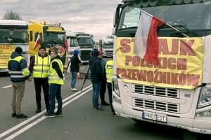 Поляки знову заблокують кордон України: де не пропускатимуть вантажівки