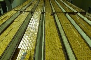 Прикордонники показали, як знайшли понад сто тисяч пачок цигарок (Відео)