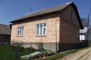 Волинянин знайшов оголошення про продаж свого будинку