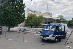 В Луцьку демонтують бетонне корито на місці майбутнього фонтану (Відео, фото)
