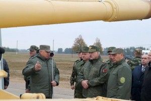 Лукашенко пообіцяв роздати зброю в кожну сім'ю