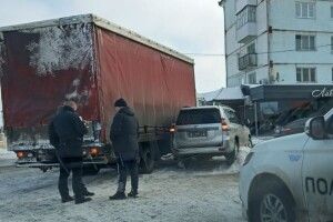 На Волині позашляховик «пригорнувся» до вантажівки