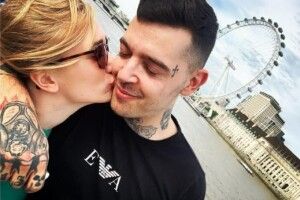 Британець, який покинув дружину з двома дітьми заради біженки з України, втратив роботу