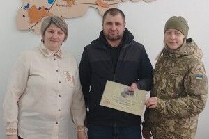 У громаді на Волині захиснику вручили нагороду за стійкість у бою
