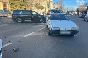 У Луцьку водій, не надавши переваги у русі, в'їхав у автівку