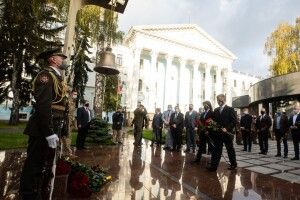 Петро та Марина Порошенки вшанували пам’ять захисників України, які загинули в боях за рідну землю