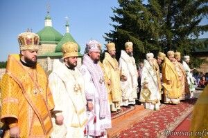 Митрополит Луцький і Волинський Михаїл співслужив Митрополитові Київському і всієї України Епіфанію під час відправи на Козацьких могилах (фото)