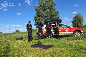 Волинські рятувальники за допомогою дронів шукали торфовища