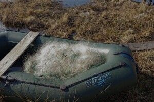 На озерах Волині вилучили майже 700 метрів сіток та покарали паліїв відходів