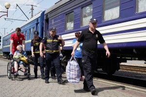 У Луцьку зустріли евакуаційний потяг з Донеччини (Фото)