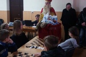 У Луцьку до Дня Миколая пройшов шашковий турнір