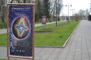 У Луцьку встановили косачівські писанки (Фото)