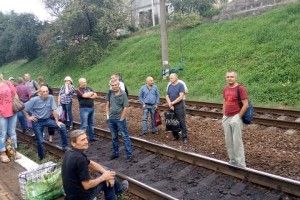 У Львові пасажири понад годину блокували залізничні колії (ВІДЕО)