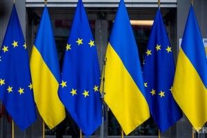 Вступ України до ЄС може тривати роками: Макрон пропонує низку ініціатив, аби прискорити процес