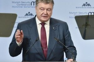 Порошенко «розжовує» європейцям очевидне: Україна не може не захищатись