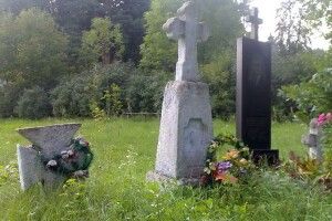 У Любешові на кладовищі наводять лад