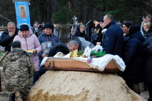 Боровся за життя із серпня: на Рівненщині в останню дорогу провели 31-річного захисника (Фото)