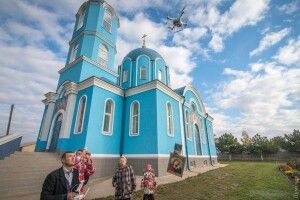 Одеське село благословляли за допомогою ікони, яка літала на квадрокоптері!