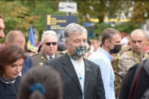 Суд зобов‘язав Нацполіцію зареєструвати провадження у справі про напад на Порошенка за статтею «злочин проти державного діяча» 