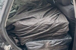 У Луцьку на блокпосту зупинили авто, набите сигаретами