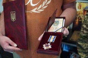Батькові загиблого нацгвардійця з Волині передали орден сина