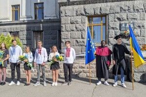 Сьогодні сотні першокурсників Лесиного вишу стали студентами (Фото, відео)