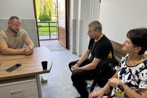 Вдома після полону: мер Луцька обговорив підтримку з героєм Адамом Калачуком