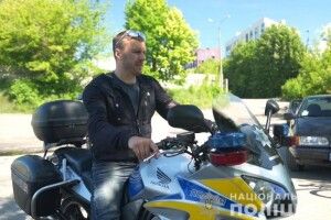 Перший український мандрівник довкола світу навчав поліцейських у Рівному їздити на мотоциклах