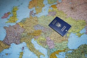 Від 1 березня строк дії закордонних паспортів українців може подовжуватись на 5 років