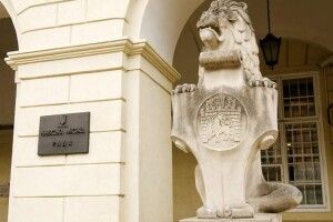 У Львові звільнили працівницю міськради за підвищення квартплати орендарям