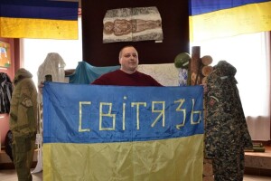 До Волинського краєзнавчого музею передали унікальний прапор, який пройшов через «Іловайський котел» 