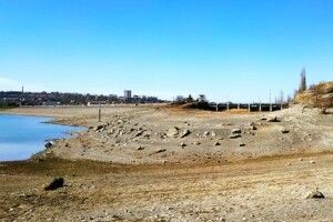 «Вода продовжує спадати». Кримський журналіст показав стан водосховищ у Сімферополі (відео)