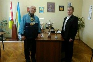 76-річний ковельчанин і в будень і в свято виходить на щоденну пробіжку (Відео)