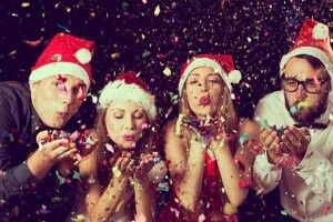 Кафе і ресторанам дозволили працювати в новорічну ніч до світання 