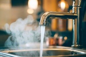 У Луцьку 41 будинок знову буде з гарячою водою: де відновлюють послугу