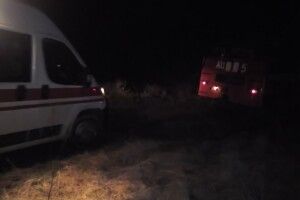 На Волині посеред ночі «швидка» з хворим застрягла в багні