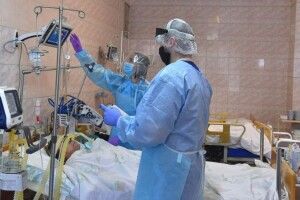 «Мама не могла дихати, а її виписували». Як українці самі шукають рятівний кисень (Відео)