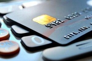Українцям можуть закрити банківський рахунок без їхнього відома: як і чому