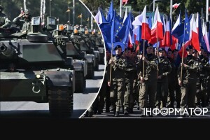 На найбільшому параді в Польщі їхали південнокорейські танки і летіли винищувачі F-35