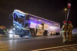 «На тому ж місці, у той же час»: у Польщі знов потрапив в аварію наш автобус