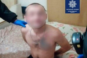 Чоловік повернувся додому, а там – мертва матір і брат в крові