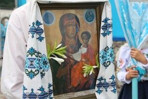 Митрополит Луцький і Волинський Михаїл вклонився Тростянецькій чудотворній іконі Богоматері «Одигітрія» (Фото)