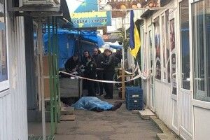Помер на руках у дружини: у Луцьку на ринку зарізали чоловіка