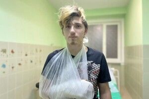 У Львові лікують підлітка з Бахмута, який ледве вибрався з-під заваленого будинку