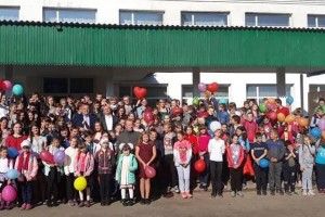16 нових комп’ютерів, 2 плазмові телевізори, 2 автобуси - отримали учні Цмінівської школи