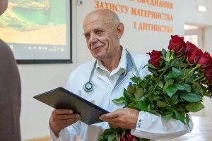 Легендарного дитячого хірурга з Волині привітали з ювілеєм (Фото)