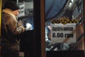 Пасажирам рівненських маршруток відсьогодні доведеться докладати до Богдана Хмельницького ще й Володимира Великого