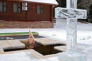 Кажуть, Путін скупався в ополонці в трусах Навального (Фото, Відео)